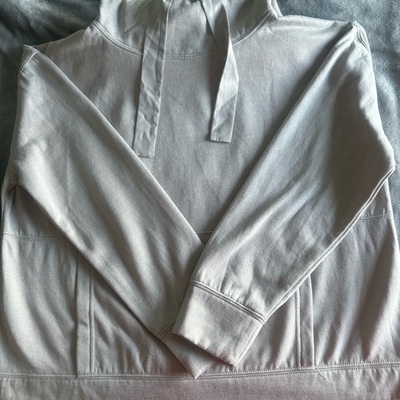 NWT GREY CROPPED HOODIE - Picture 4 of 8